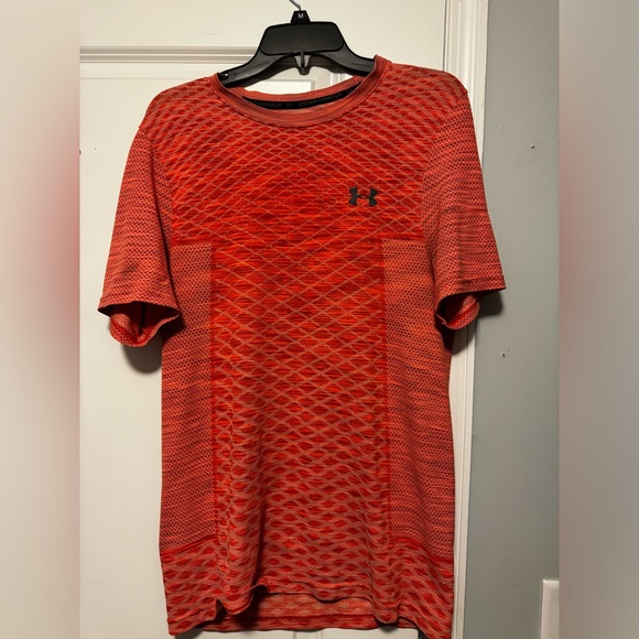 Under Amour Workout Shirt - Picture 2 of 3